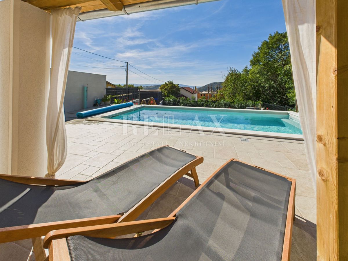 Bribir - kamnita vila z ogrevanim bazenom