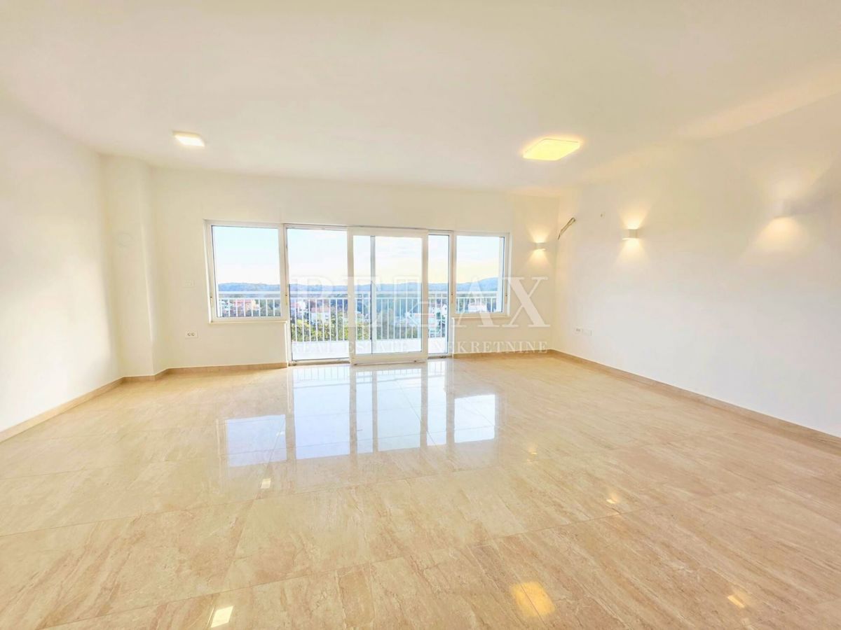 Viškovo, Saršoni - stanovanje z bazenom za uporabo, parkirišče