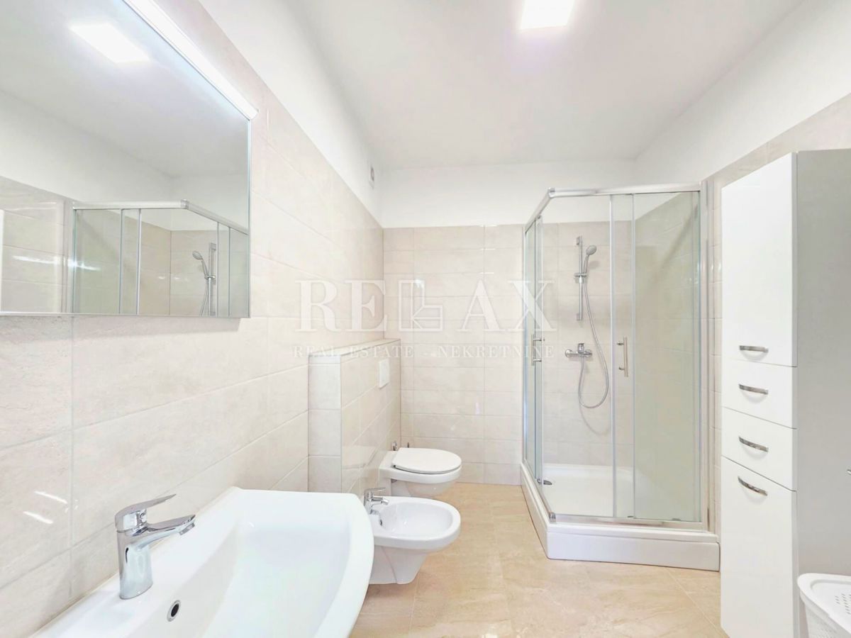 Viškovo, Saršoni - stanovanje z bazenom za uporabo, parkirišče