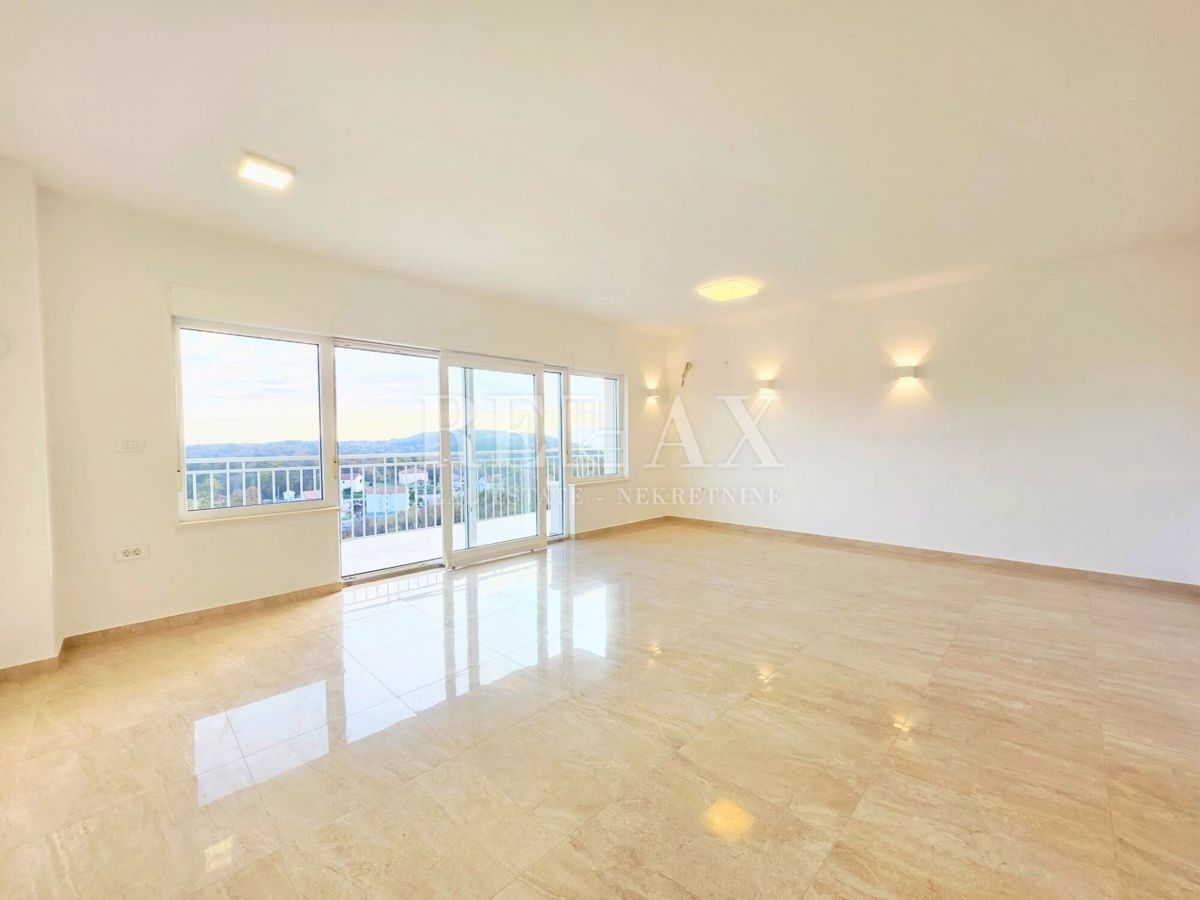 Viškovo, Saršoni - stanovanje z bazenom za uporabo, parkirišče