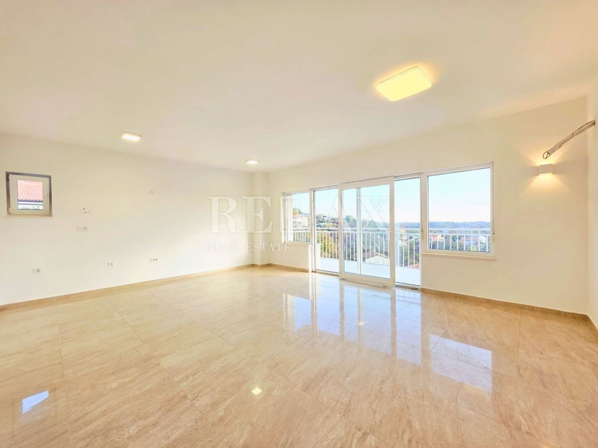 Viškovo, Saršoni - stanovanje z bazenom za uporabo, parkirišče