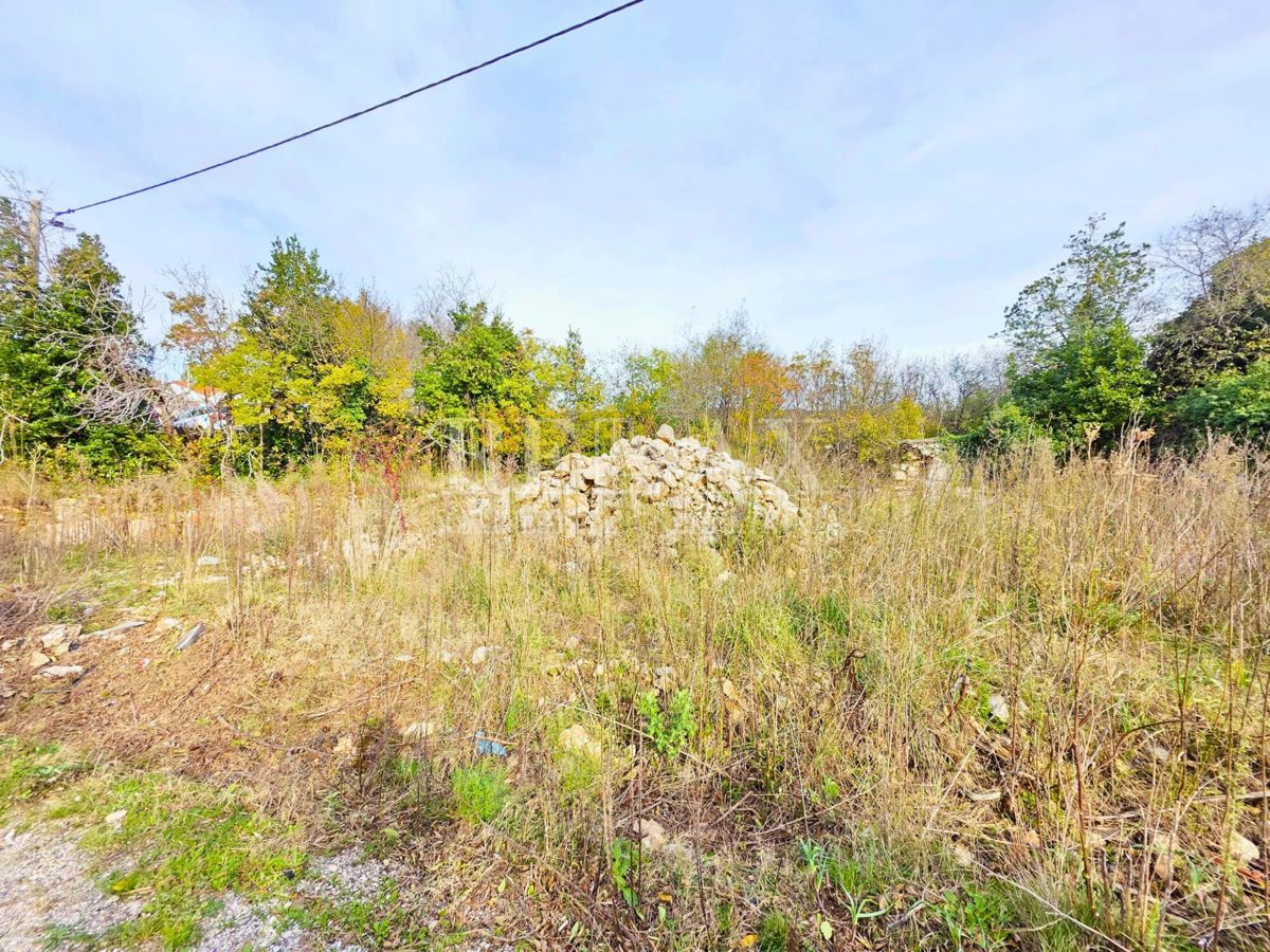 Kostrena - zazidljivo zemljišče 735 m2