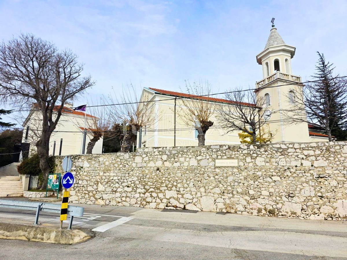 Kostrena - zazidljivo zemljišče 735 m2