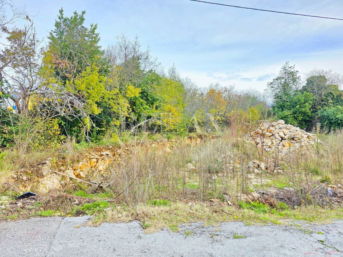 Kostrena - zazidljivo zemljišče 735 m2