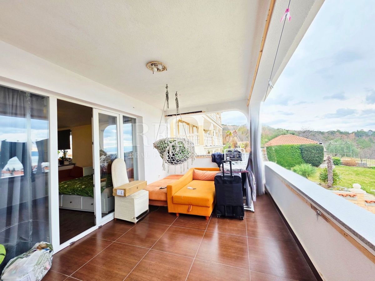 Crikvenica - studio apartma s pogledom na morje, parkirišče