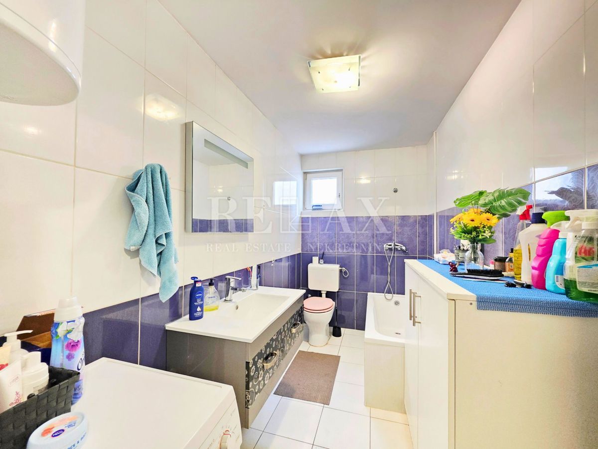 Crikvenica - studio apartma s pogledom na morje, parkirišče