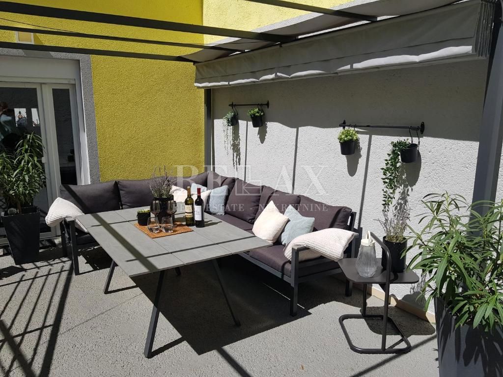 Bribir - na novo obnovljena hiša z ogrevanim bazenom