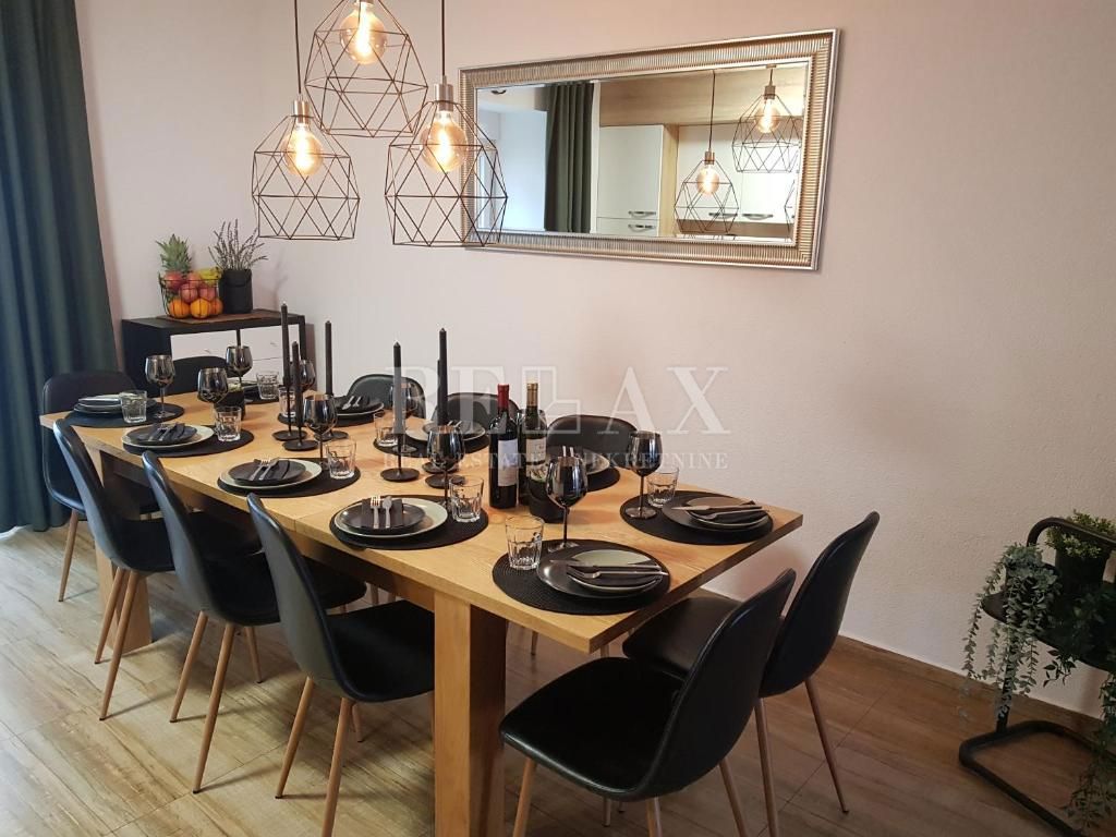 Bribir - na novo obnovljena hiša z ogrevanim bazenom