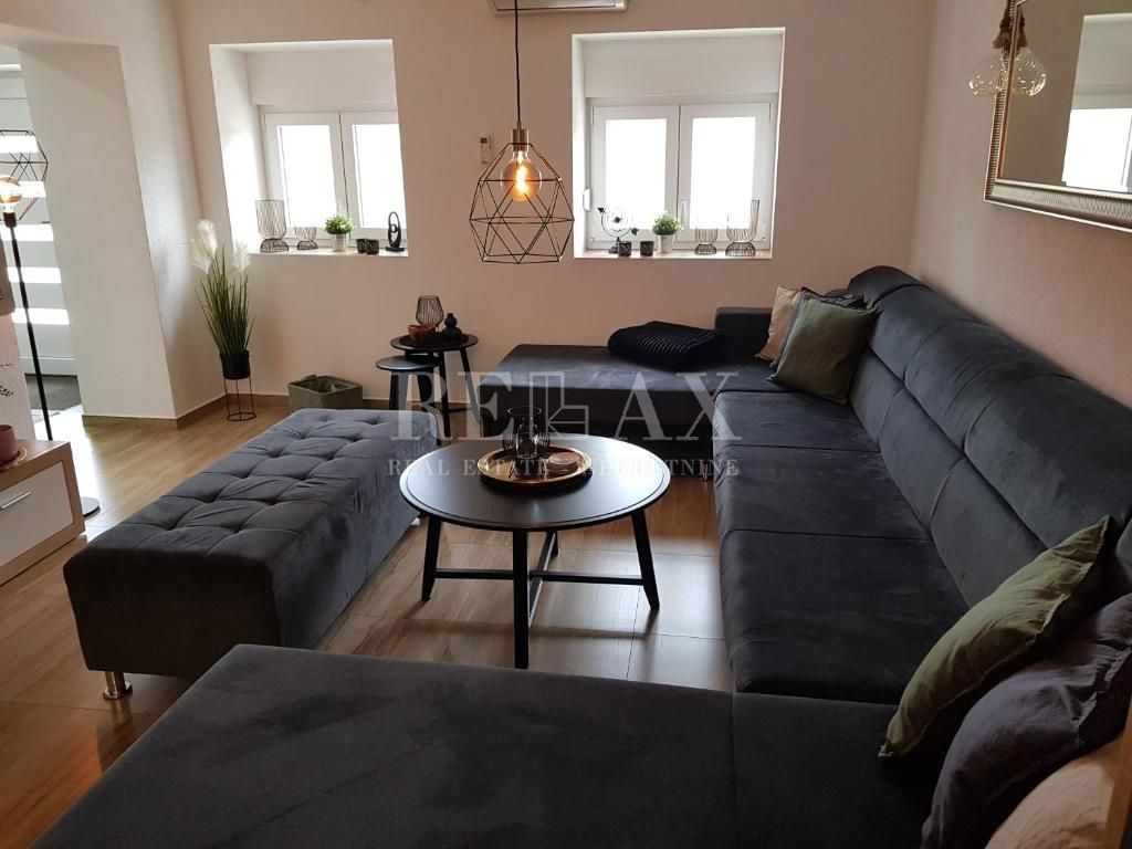 Bribir - na novo obnovljena hiša z ogrevanim bazenom