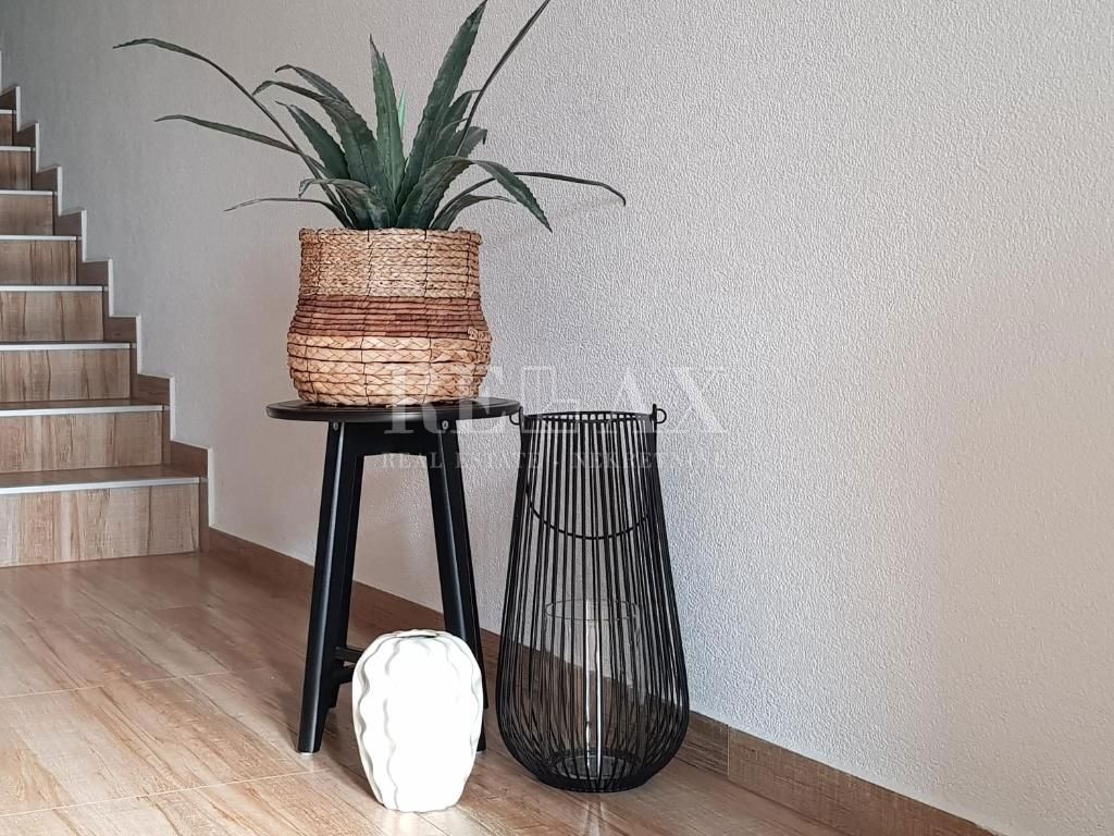 Bribir - na novo obnovljena hiša z ogrevanim bazenom