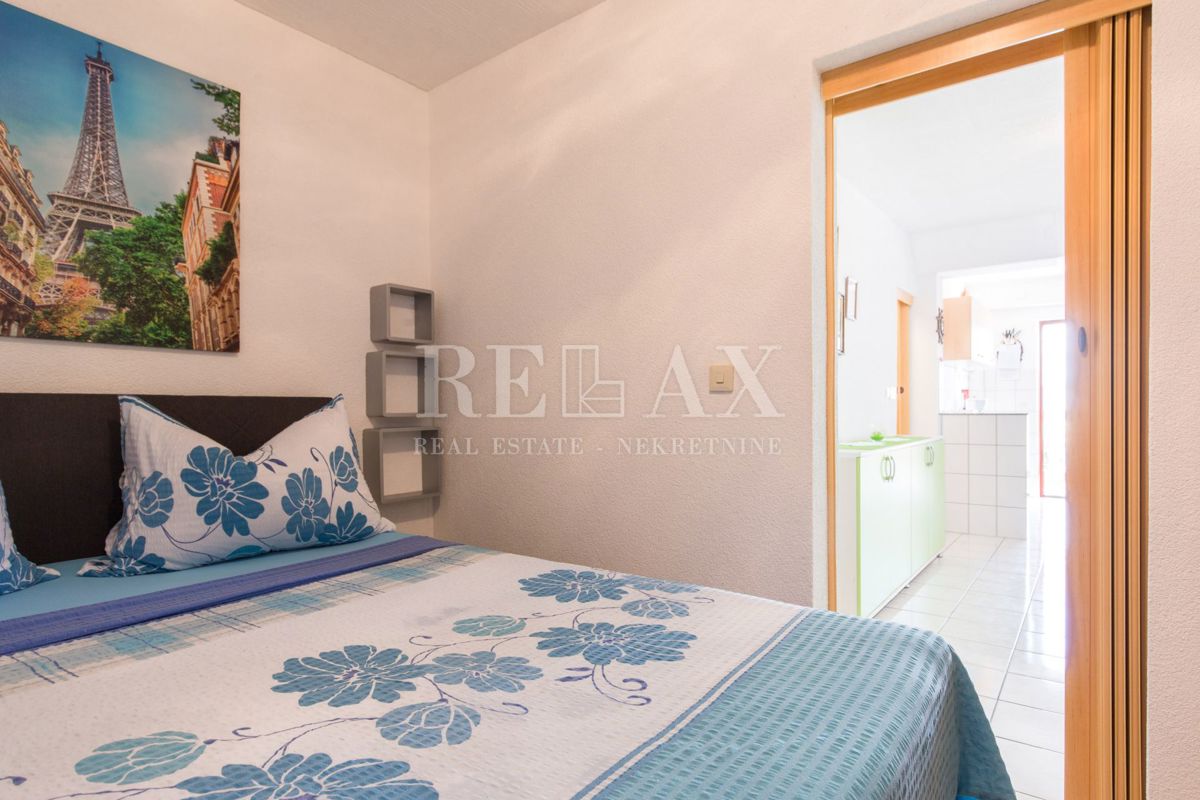 Crikvenica - hiša s 6 apartmaji, bazen