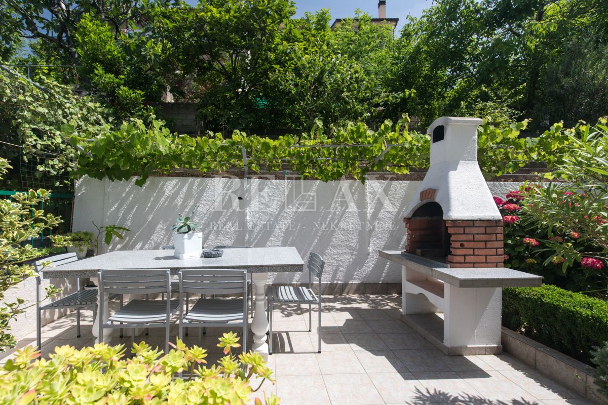 Crikvenica - hiša s 6 apartmaji, bazen