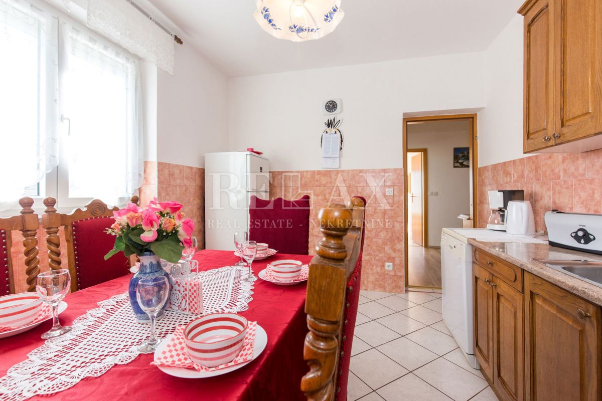 Crikvenica - hiša s 6 apartmaji, bazen