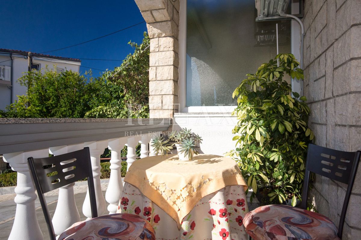 Crikvenica - hiša s 6 apartmaji, bazen