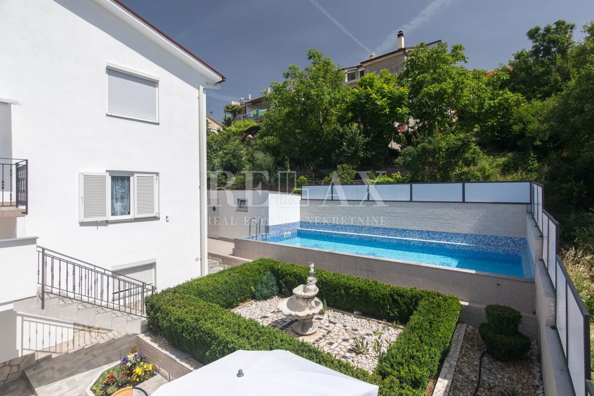 Crikvenica - hiša s 6 apartmaji, bazen