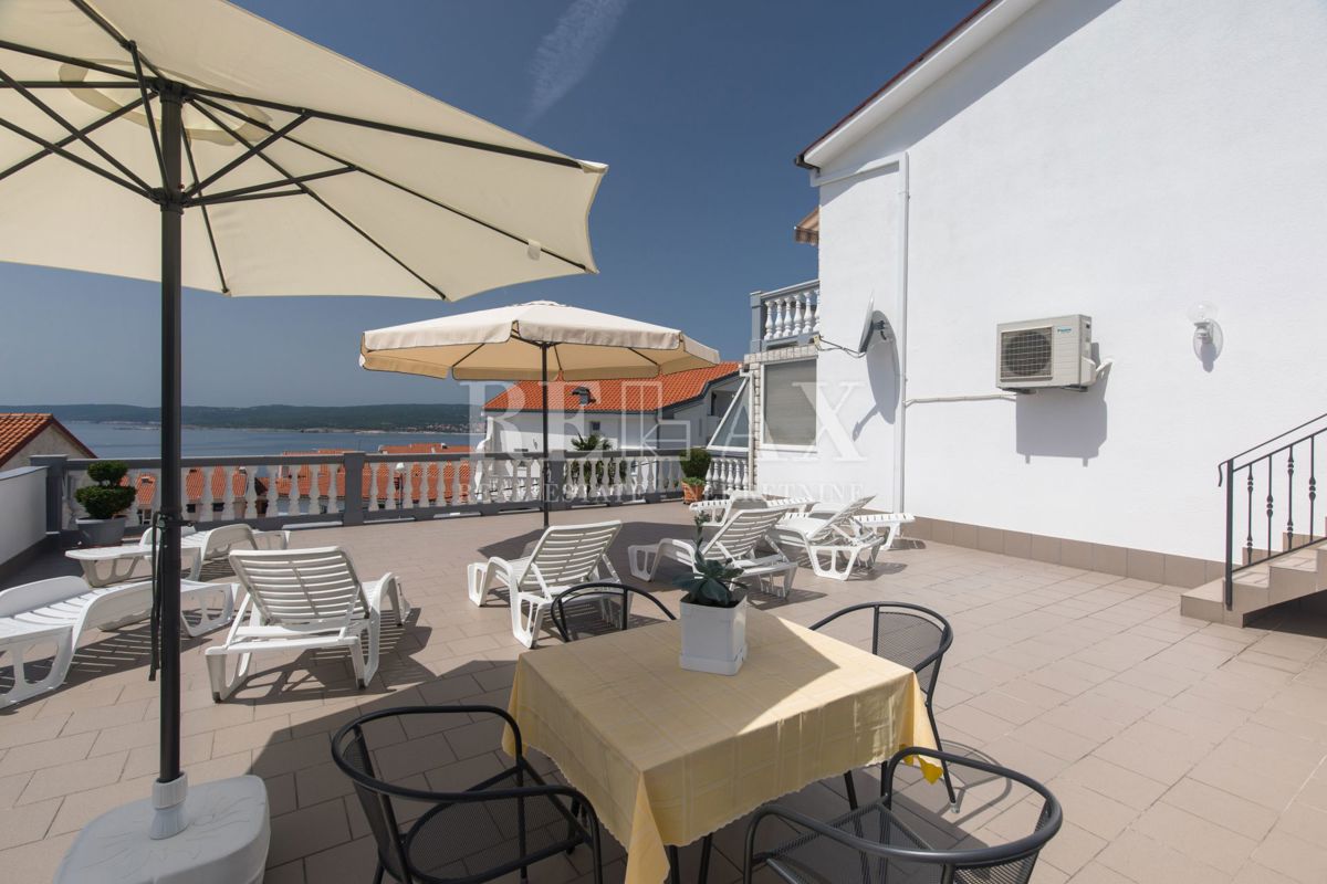 Crikvenica - hiša s 6 apartmaji, bazen