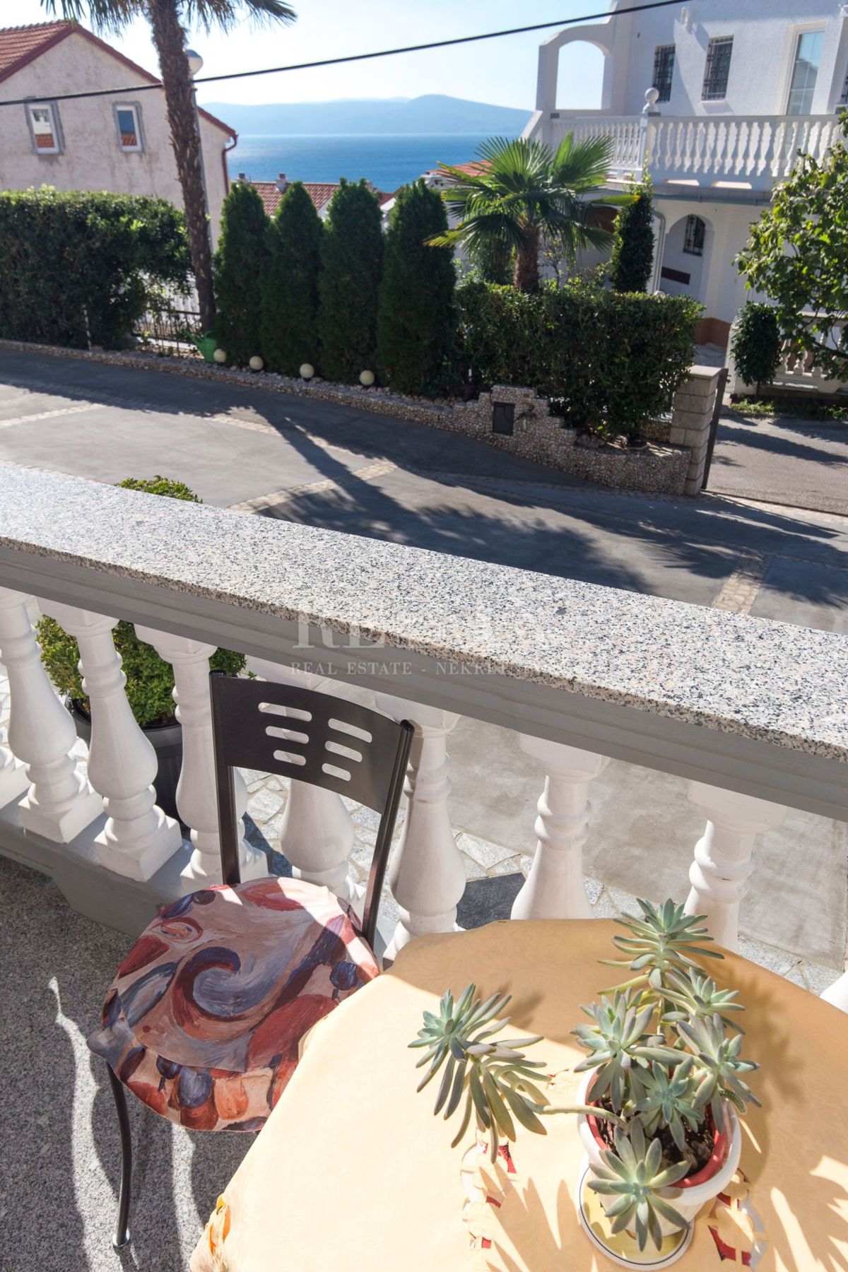 Crikvenica - hiša s 6 apartmaji, bazen