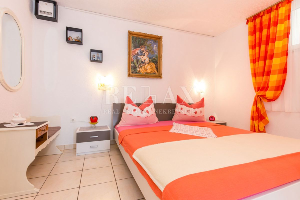 Crikvenica - hiša s 6 apartmaji, bazen