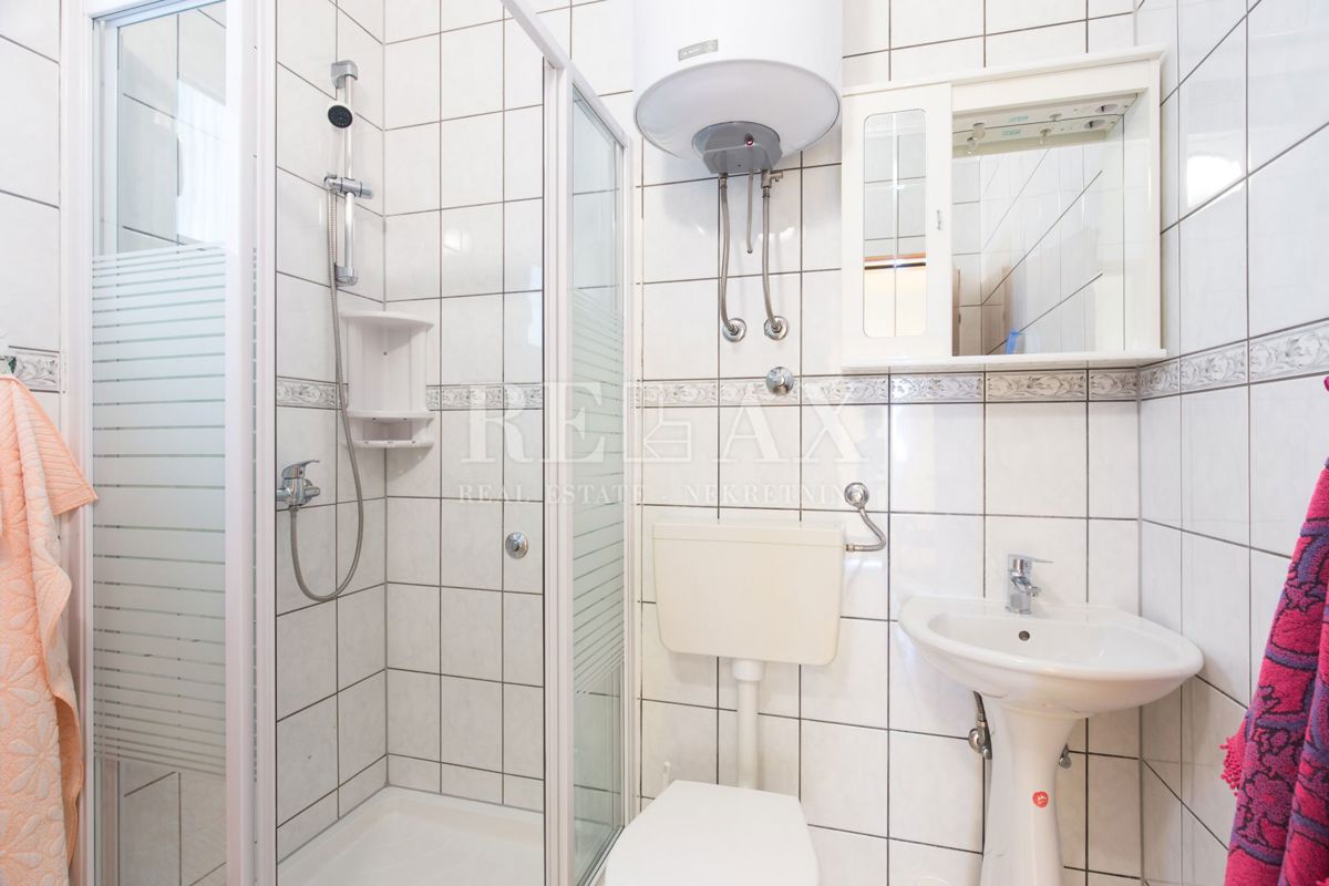 Crikvenica - hiša s 6 apartmaji, bazen