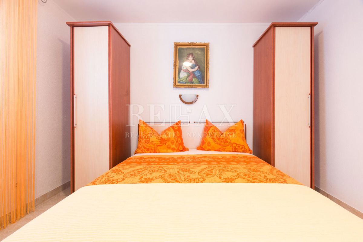 Crikvenica - hiša s 6 apartmaji, bazen