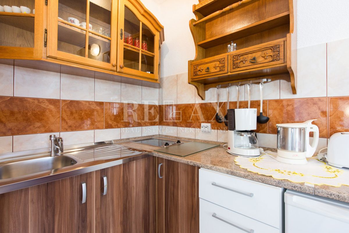 Crikvenica - hiša s 6 apartmaji, bazen