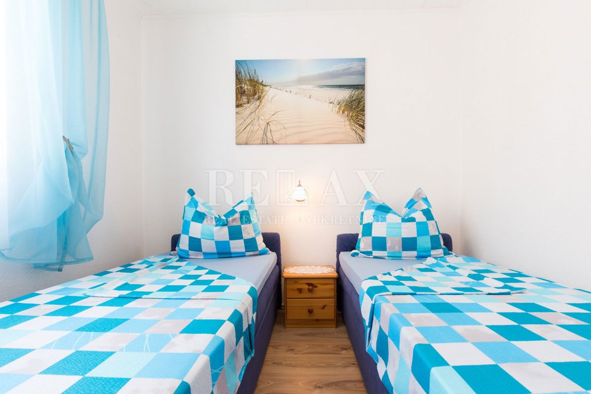 Crikvenica - hiša s 6 apartmaji, bazen