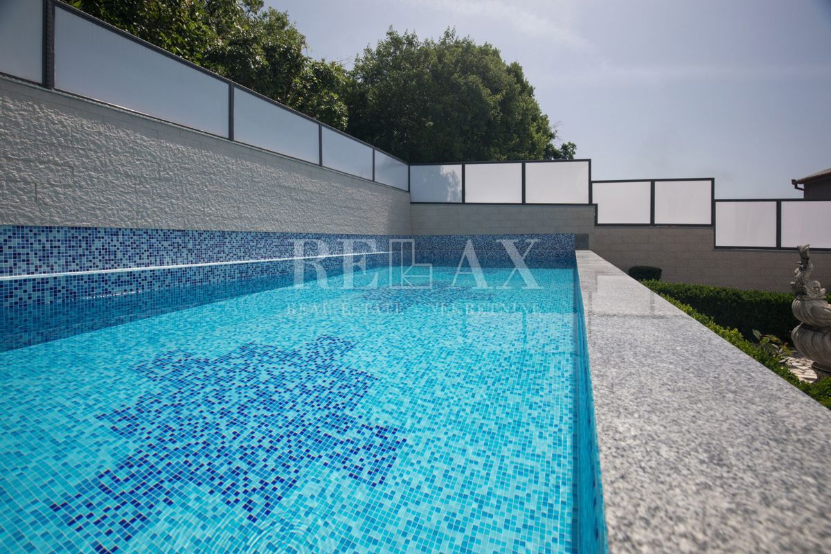 Crikvenica - hiša s 6 apartmaji, bazen