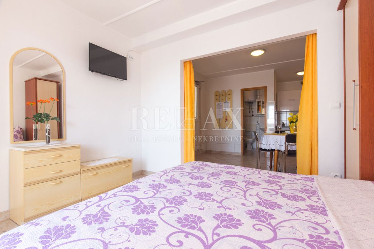 Crikvenica - hiša s 6 apartmaji, bazen