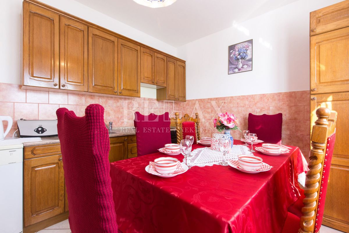 Crikvenica - hiša s 6 apartmaji, bazen