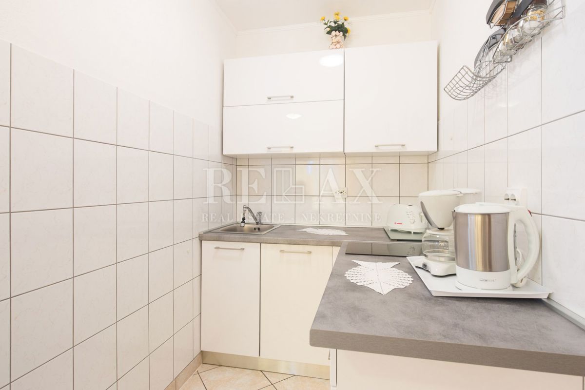 Crikvenica - hiša s 6 apartmaji, bazen