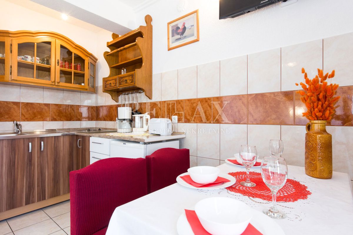 Crikvenica - hiša s 6 apartmaji, bazen