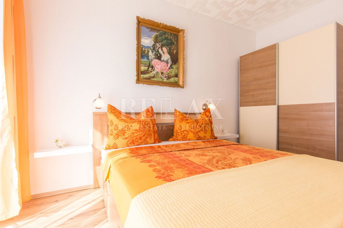 Crikvenica - hiša s 6 apartmaji, bazen