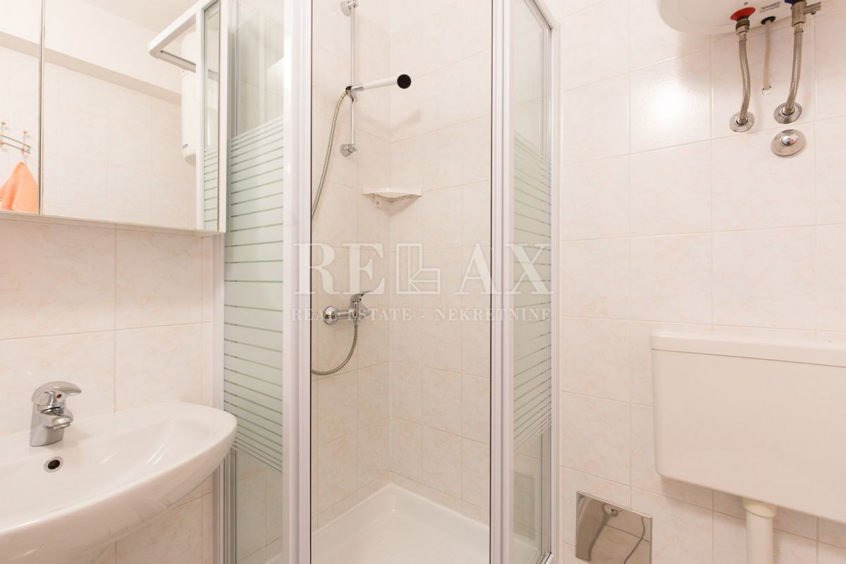 Crikvenica - hiša s 6 apartmaji, bazen