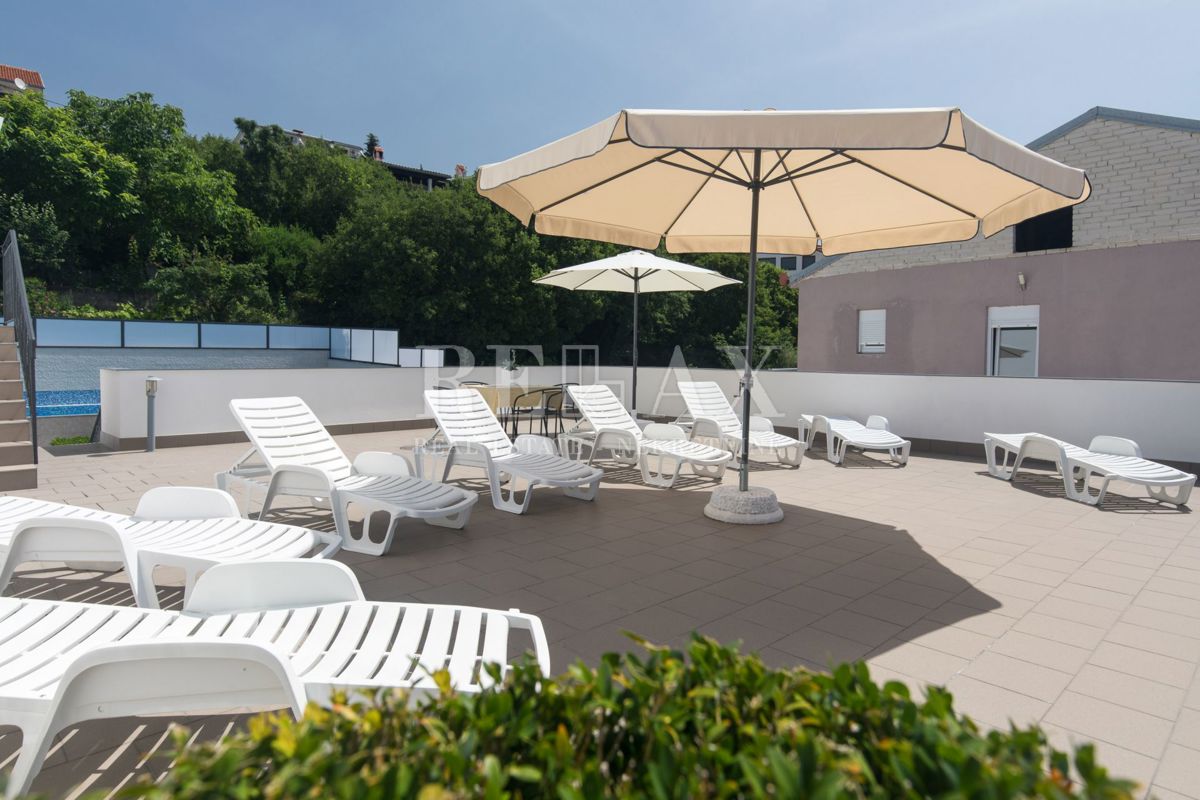 Crikvenica - hiša s 6 apartmaji, bazen