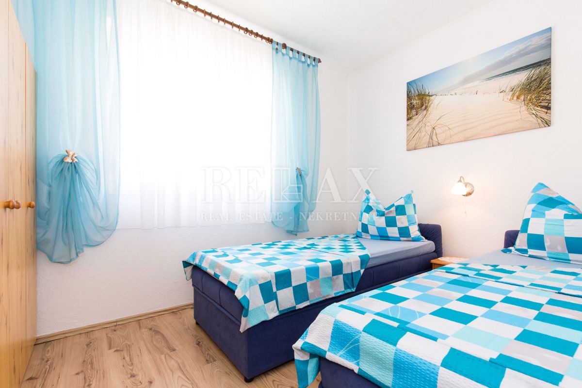 Crikvenica - hiša s 6 apartmaji, bazen