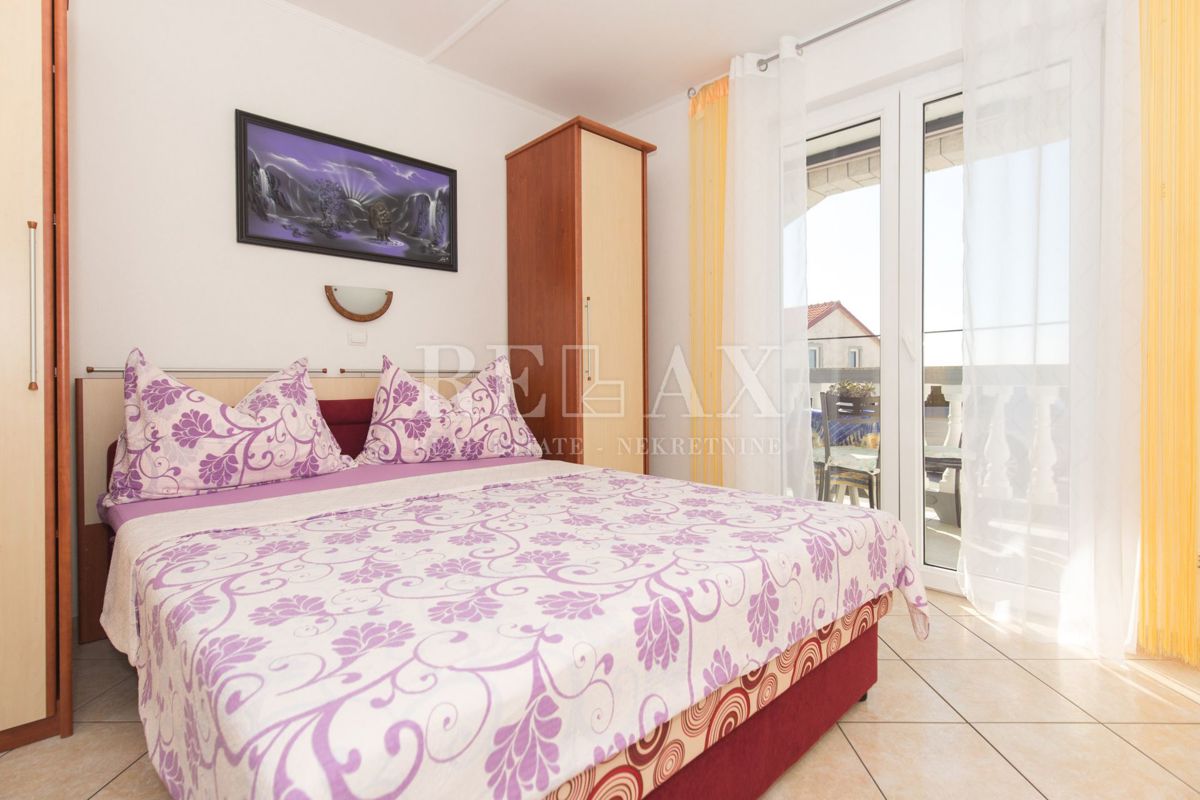 Crikvenica - hiša s 6 apartmaji, bazen