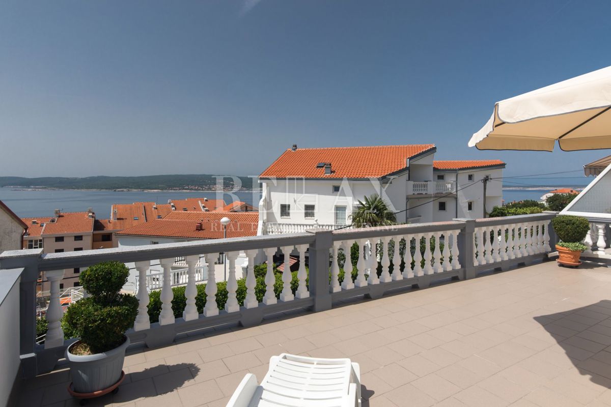 Crikvenica - hiša s 6 apartmaji, bazen