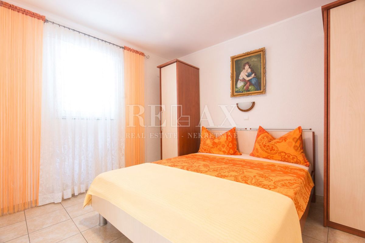 Crikvenica - hiša s 6 apartmaji, bazen