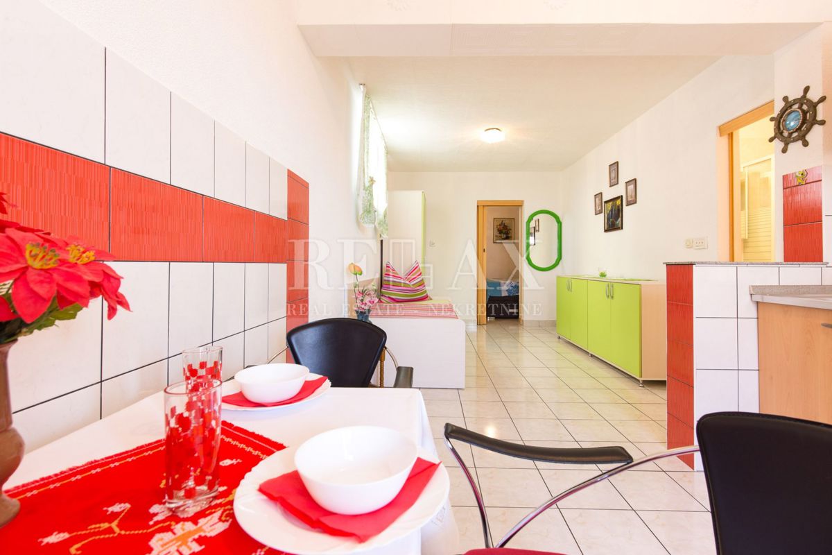 Crikvenica - hiša s 6 apartmaji, bazen