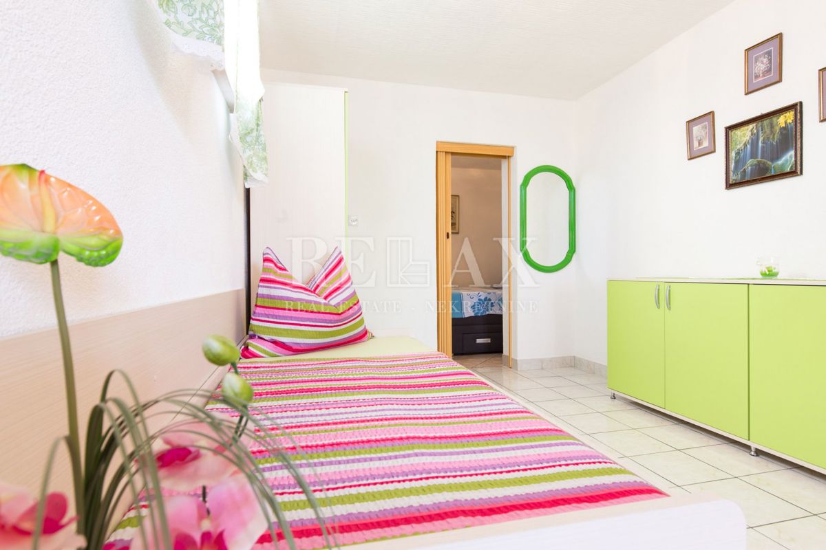 Crikvenica - hiša s 6 apartmaji, bazen