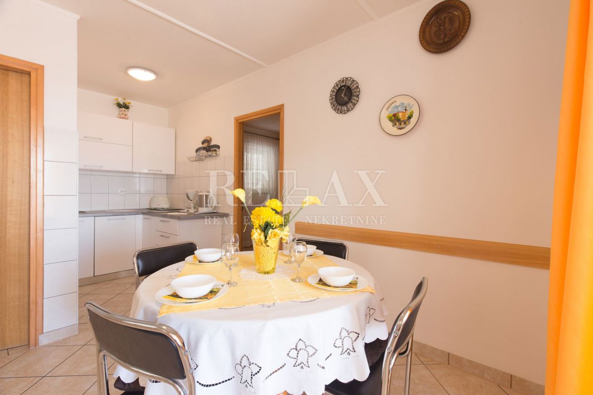 Crikvenica - hiša s 6 apartmaji, bazen