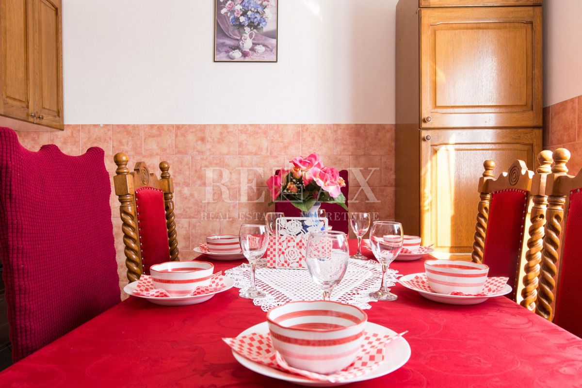 Crikvenica - hiša s 6 apartmaji, bazen