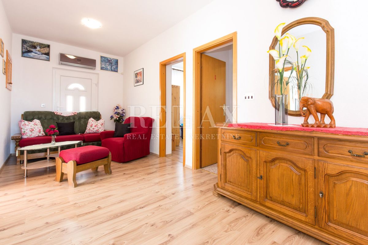 Crikvenica - hiša s 6 apartmaji, bazen