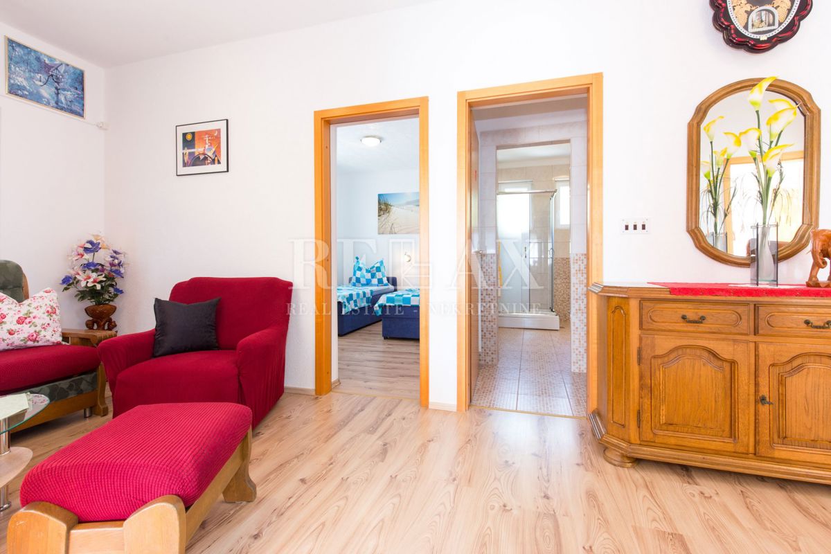 Crikvenica - hiša s 6 apartmaji, bazen