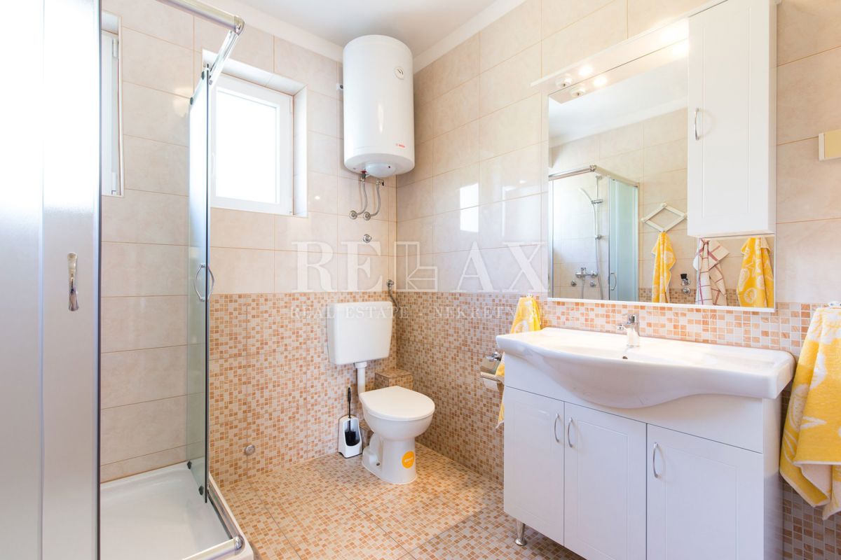 Crikvenica - hiša s 6 apartmaji, bazen