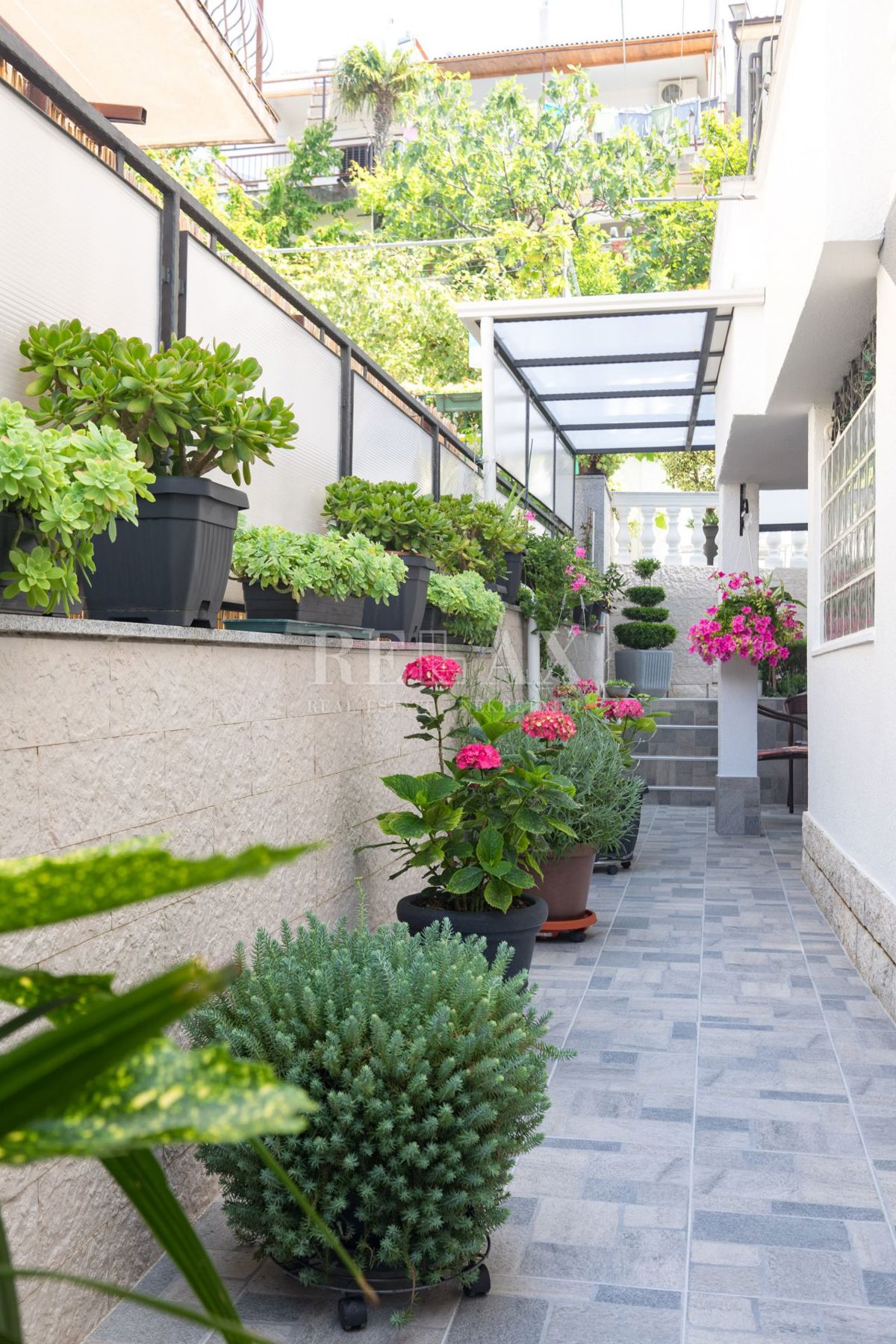 Crikvenica - hiša s 6 apartmaji, bazen