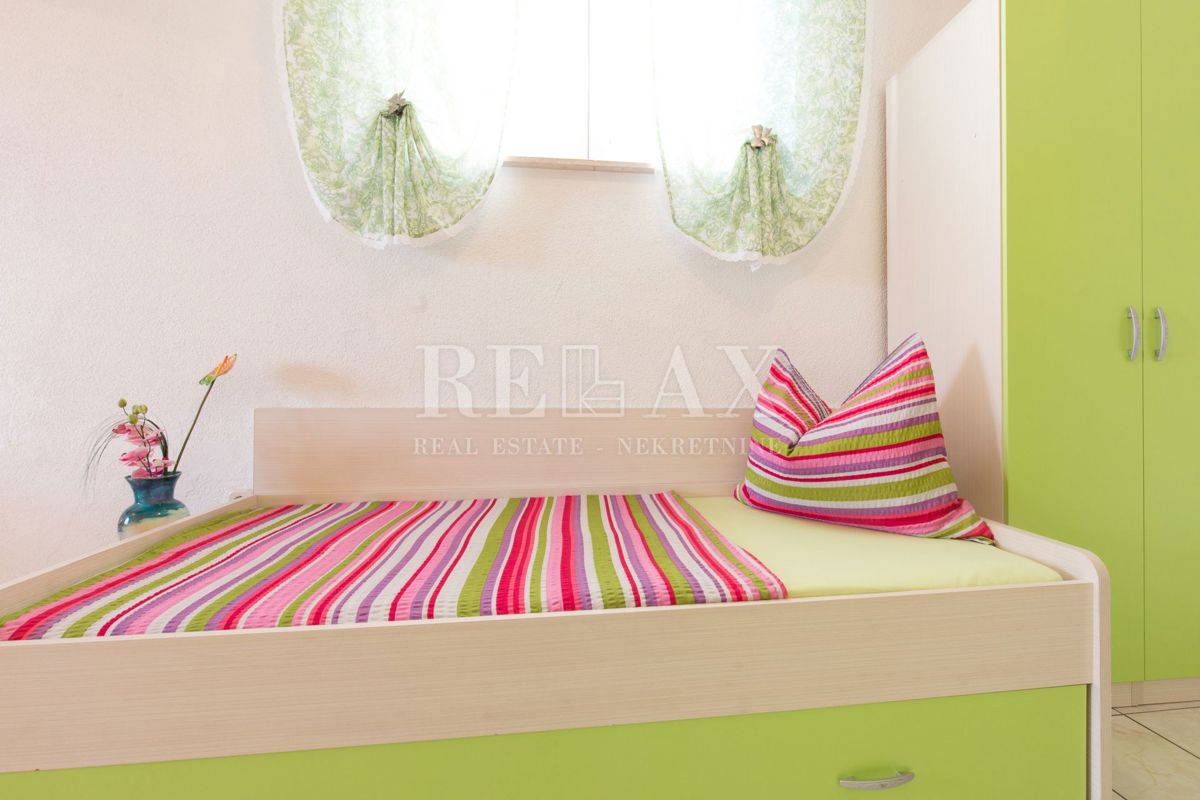 Crikvenica - hiša s 6 apartmaji, bazen