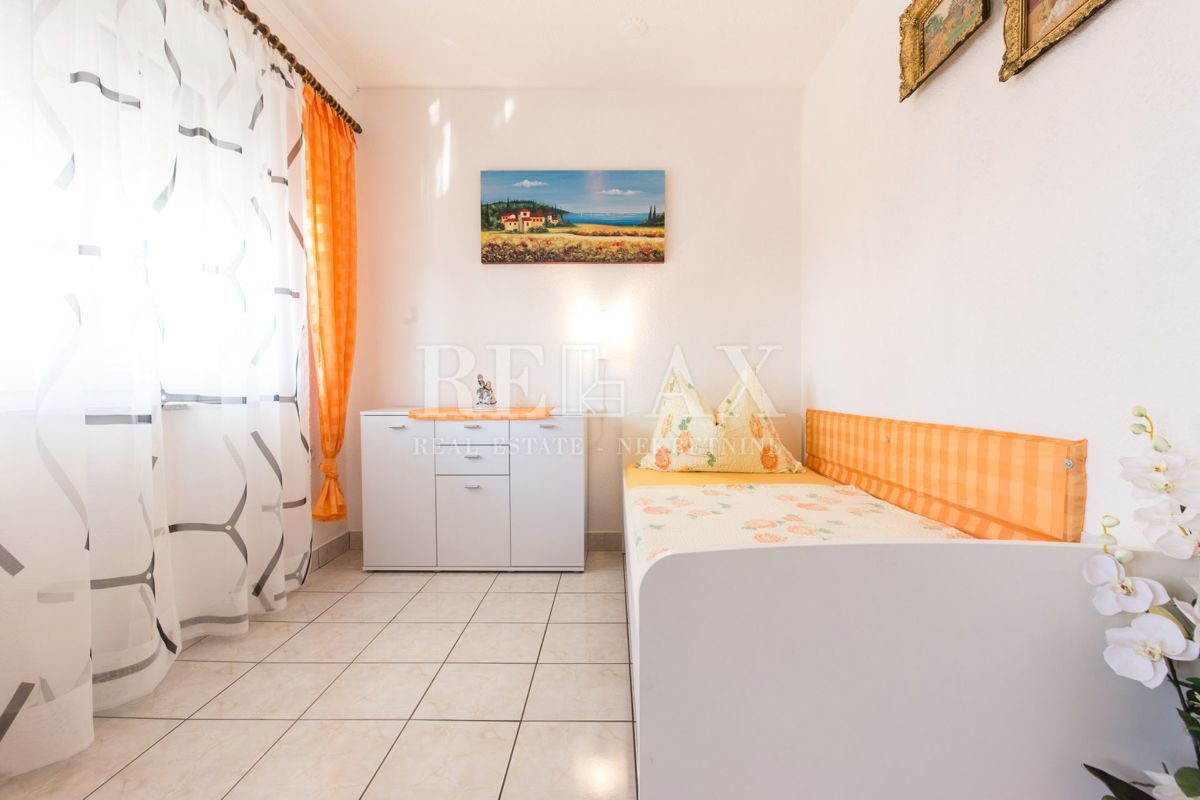 Crikvenica - hiša s 6 apartmaji, bazen