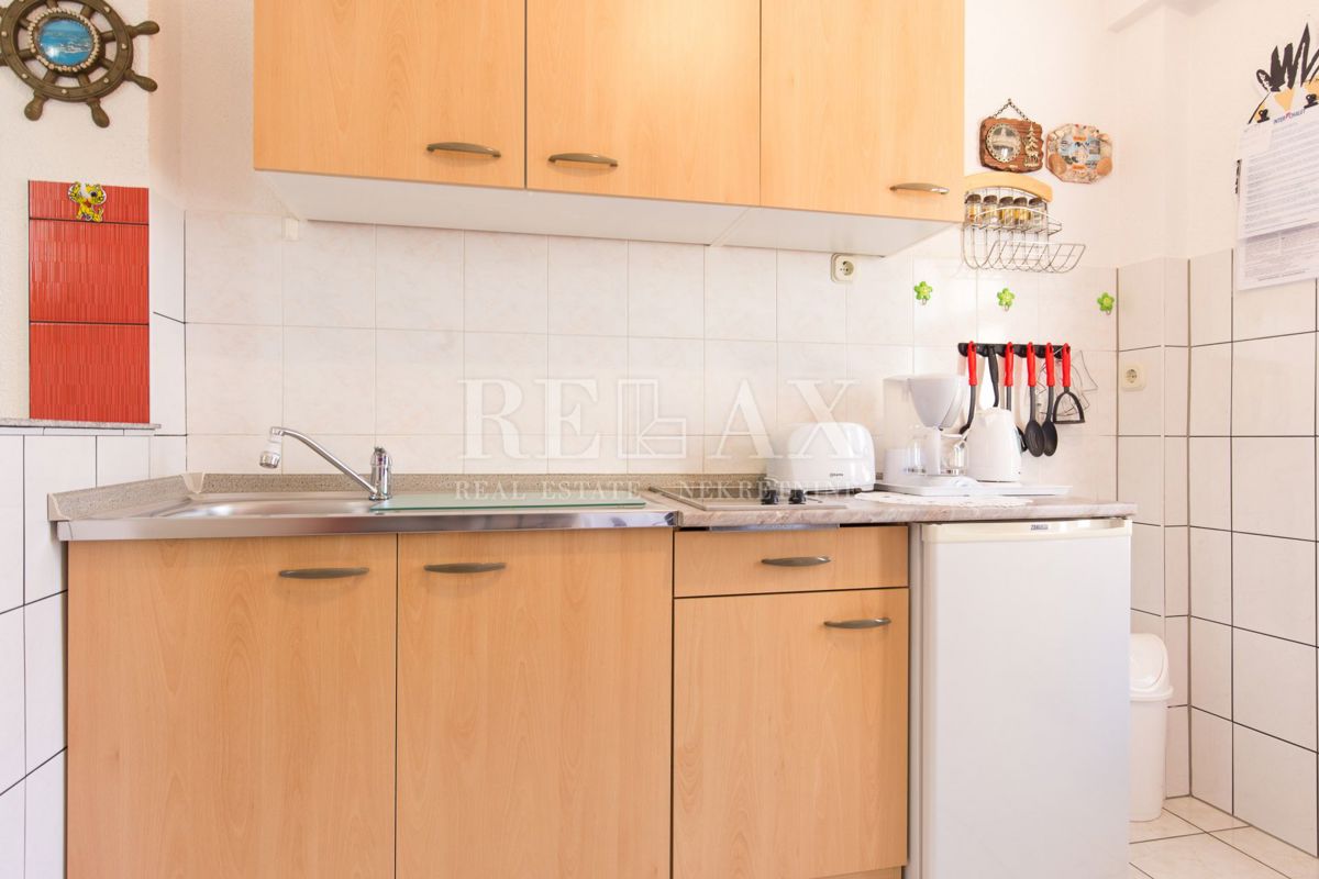 Crikvenica - hiša s 6 apartmaji, bazen