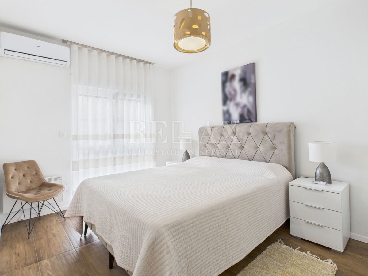 Dramalj - prostorno stanovanje s strešno teraso